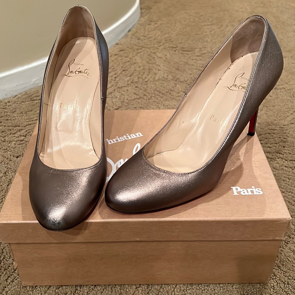 Christian Louboutin Metallic Gold Heels Size 39 (US Size 9)